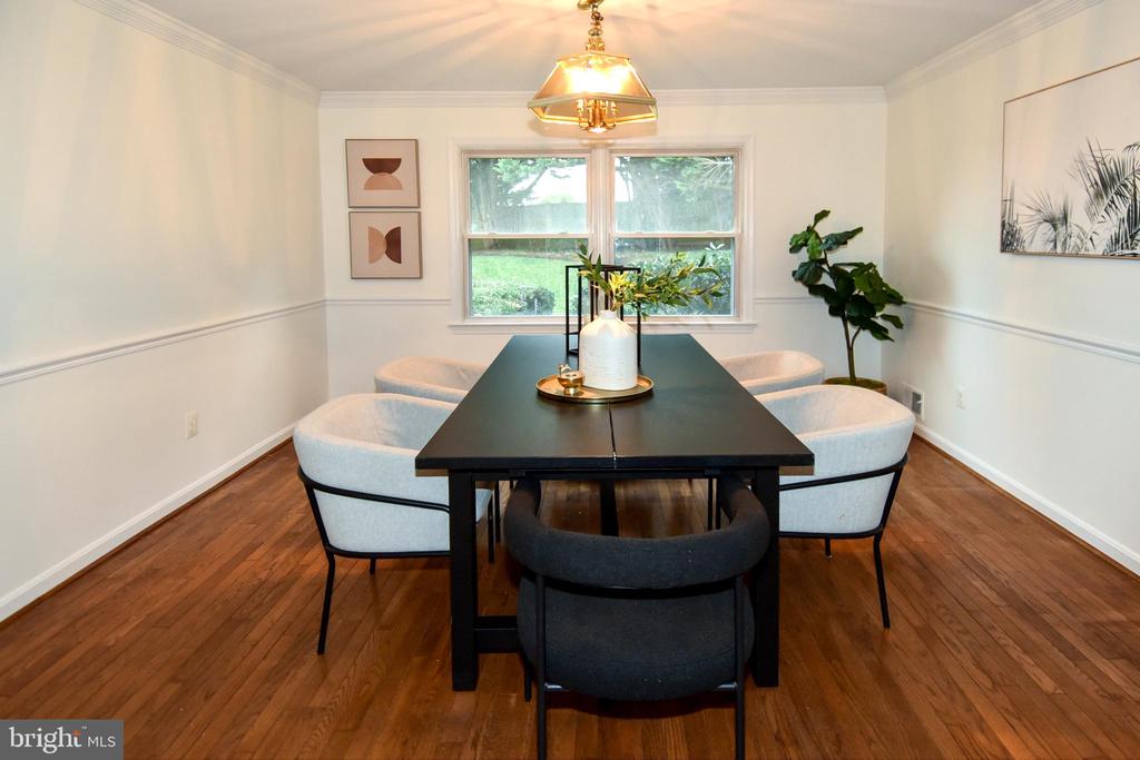 5 MONTFORD COURT