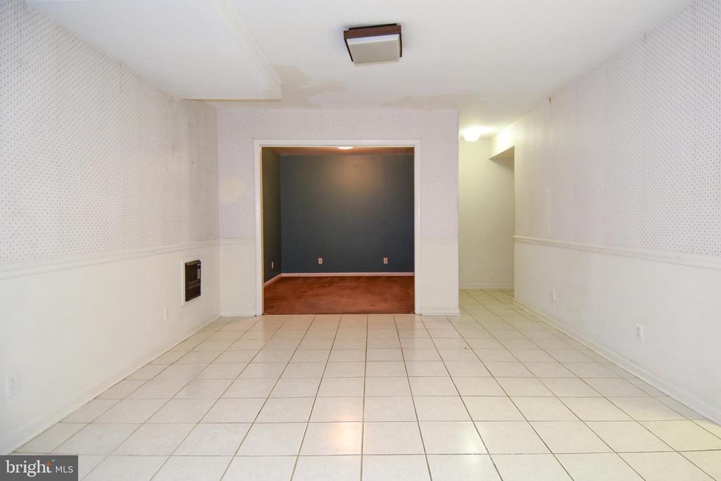 5 MONTFORD COURT