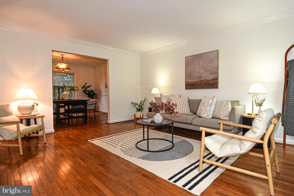 5 MONTFORD COURT