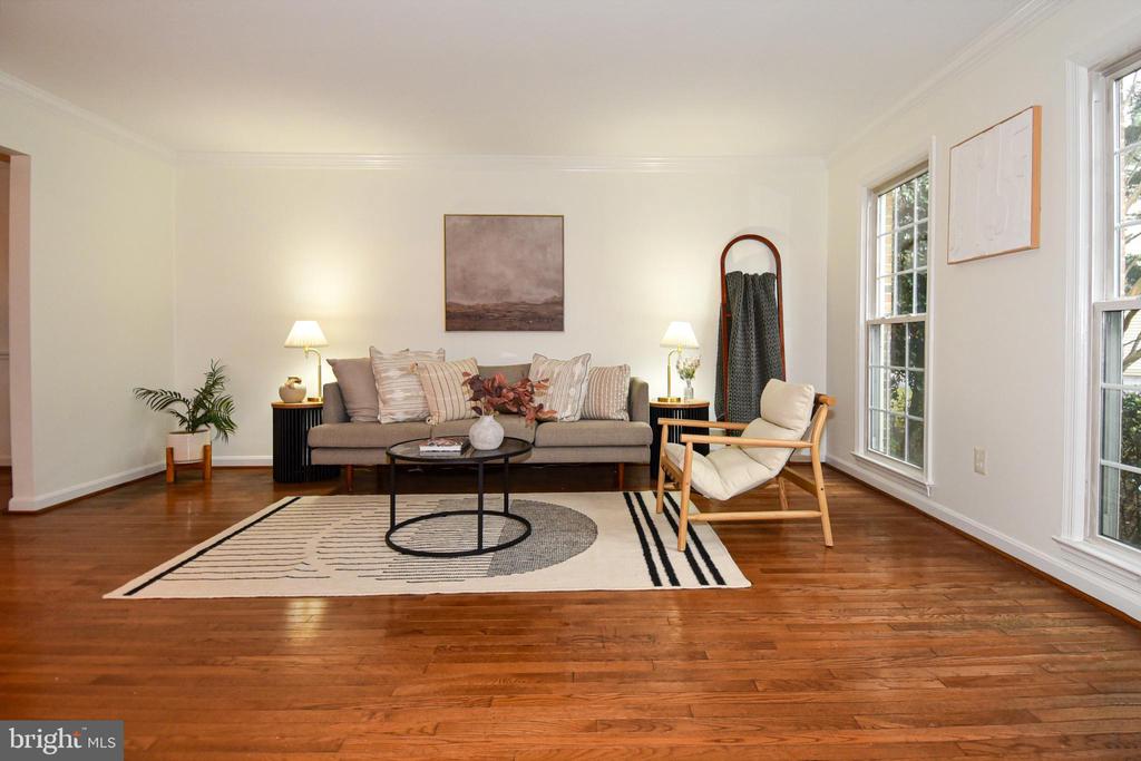 5 MONTFORD COURT