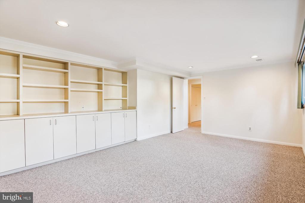 813 DOWNS DRIVE
