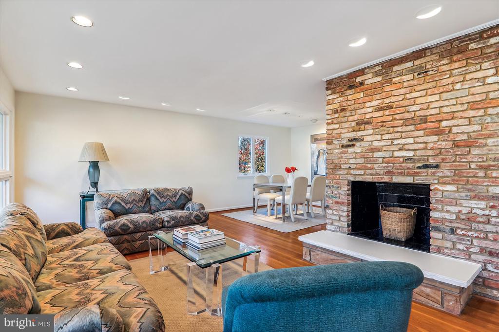 813 DOWNS DRIVE