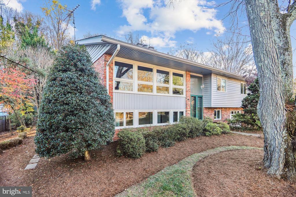 813 DOWNS DRIVE