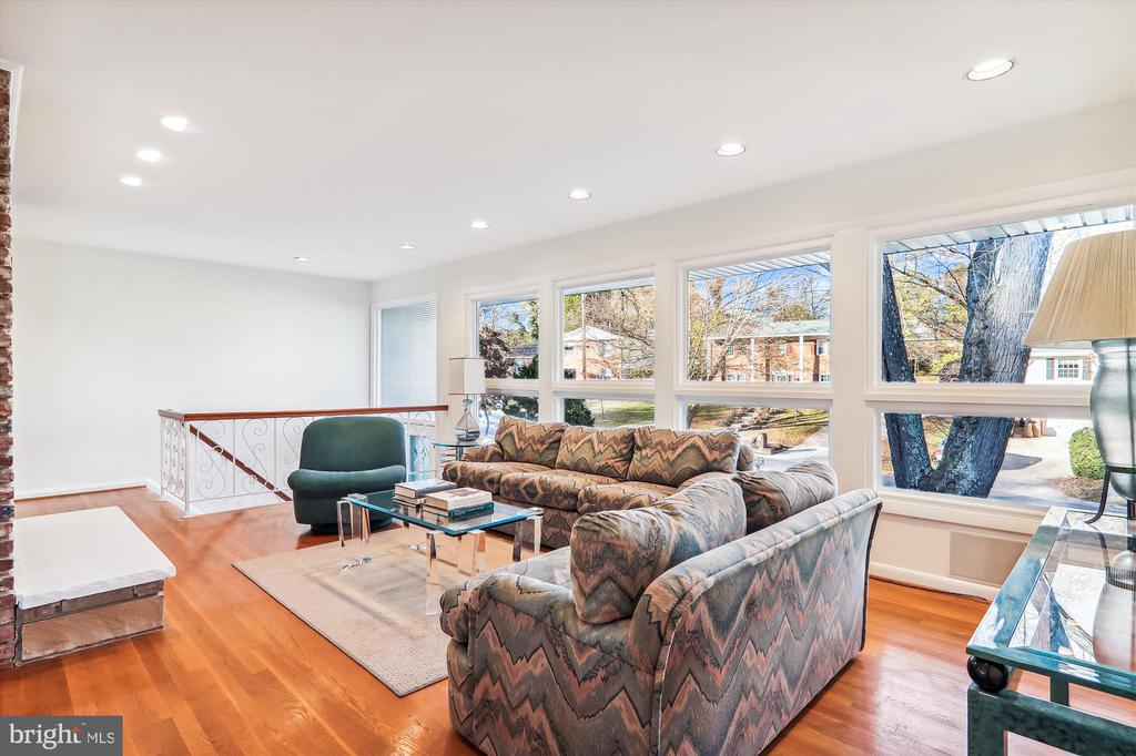 813 DOWNS DRIVE