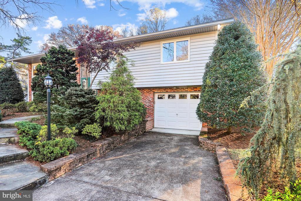 813 DOWNS DRIVE