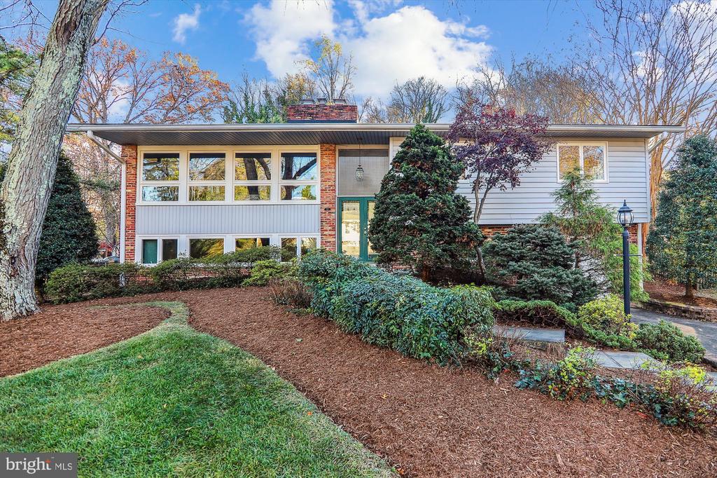 813 DOWNS DRIVE