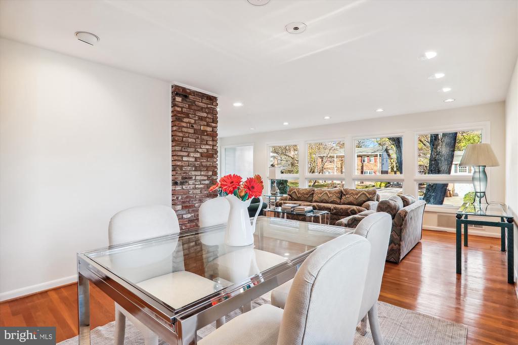 813 DOWNS DRIVE