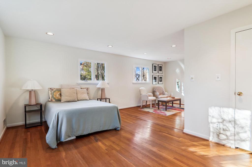 813 DOWNS DRIVE