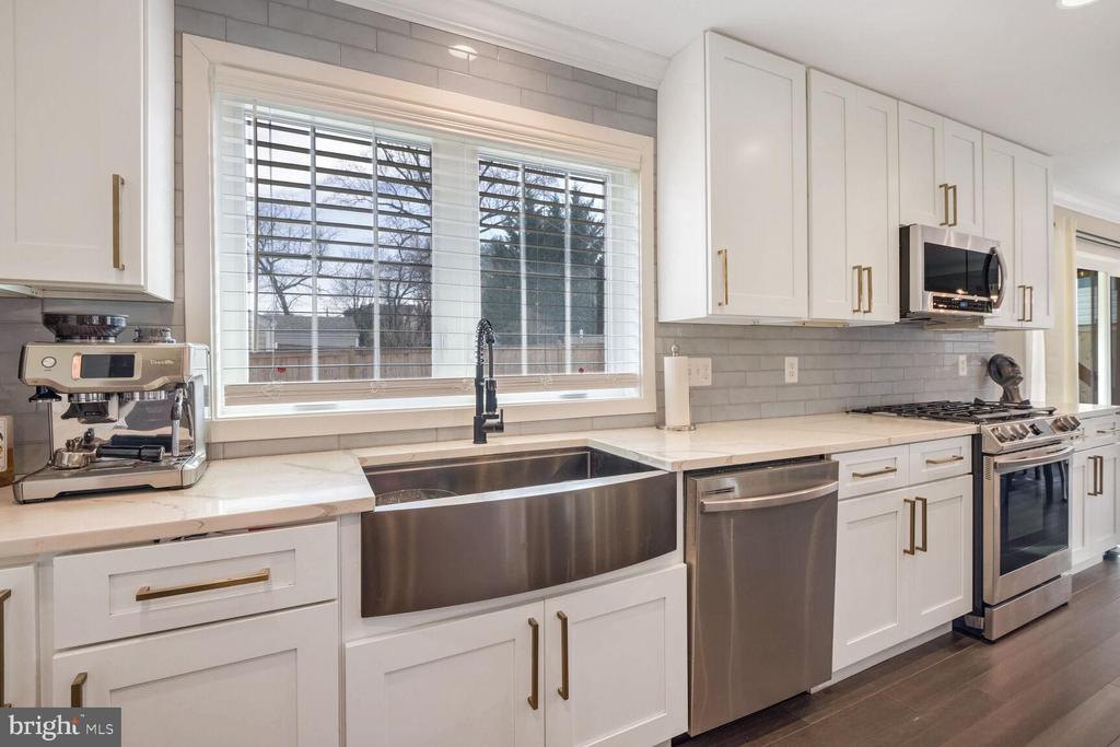 11115 HILLSDALE DRIVE
