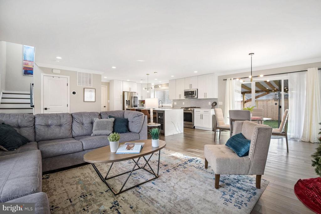 11115 HILLSDALE DRIVE