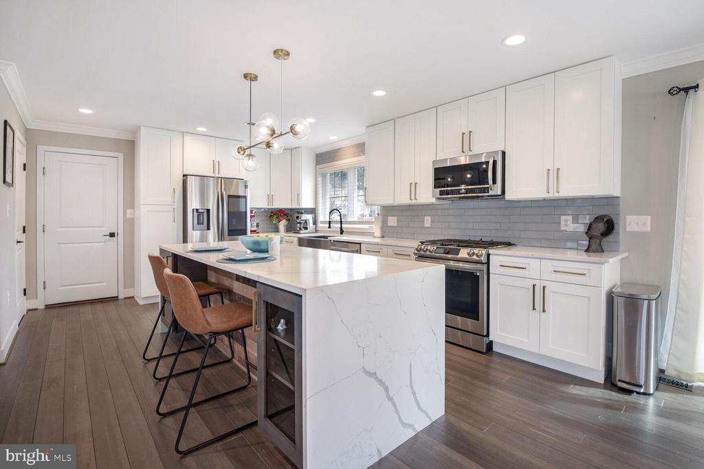 11115 HILLSDALE DRIVE