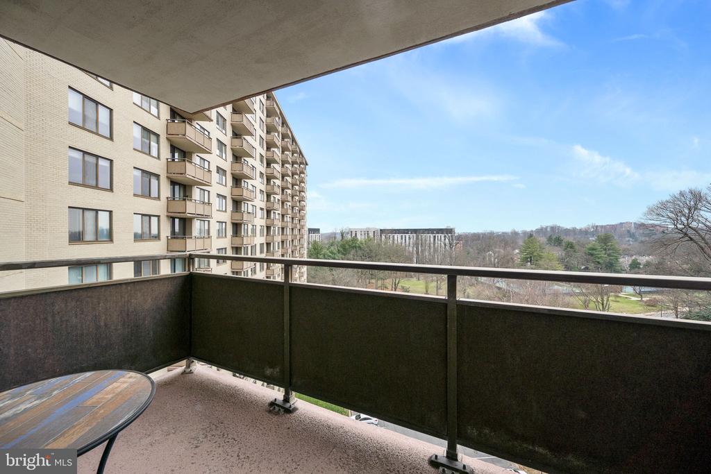 5225 POOKS HILL ROAD Unit: 1004S
