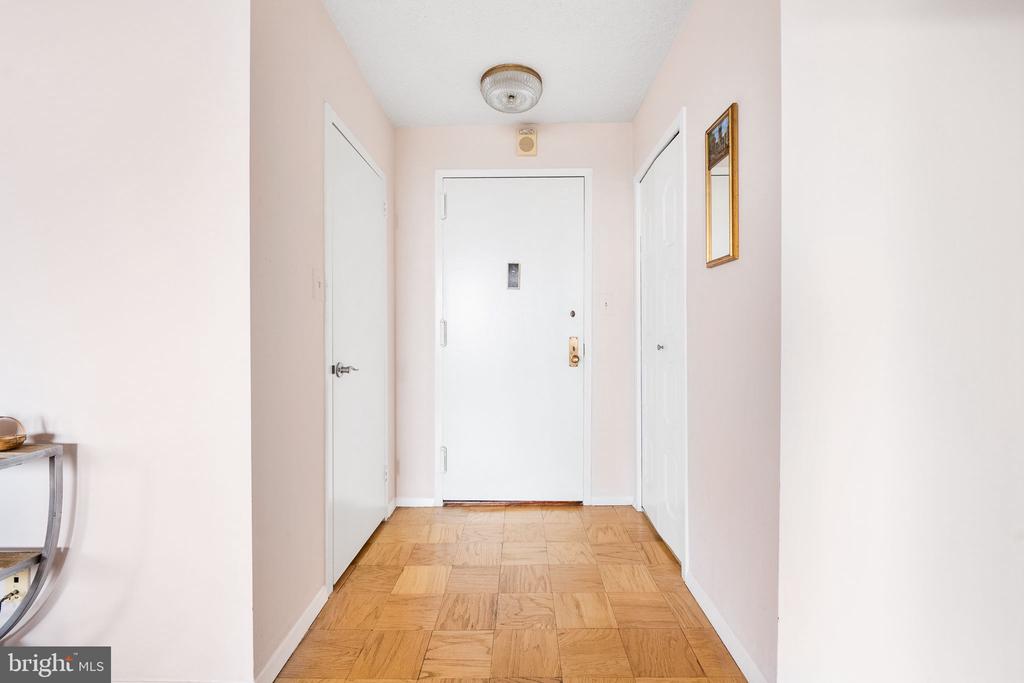 5225 POOKS HILL ROAD Unit: 1004S
