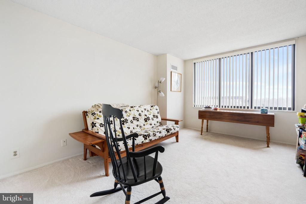 5225 POOKS HILL ROAD Unit: 1004S