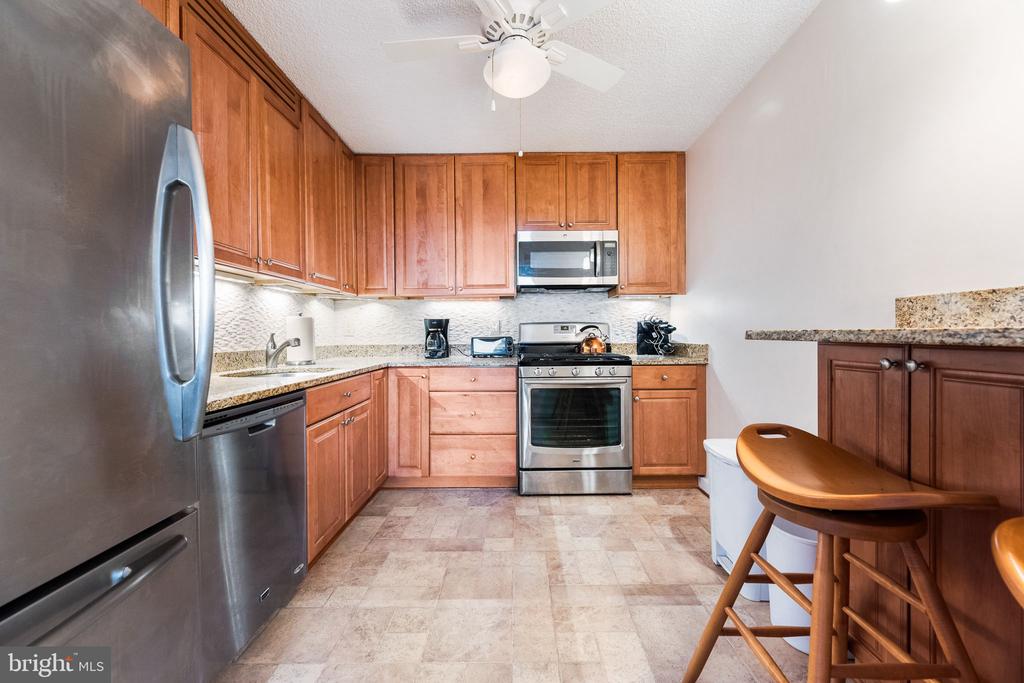 5225 POOKS HILL ROAD Unit: 1004S