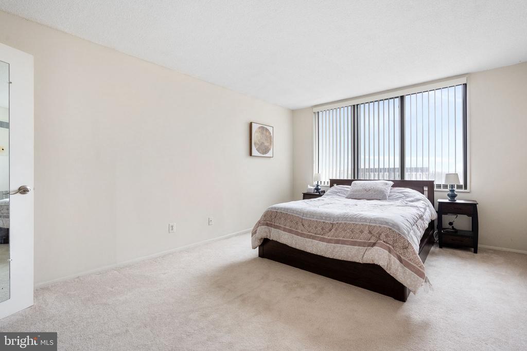 5225 POOKS HILL ROAD Unit: 1004S