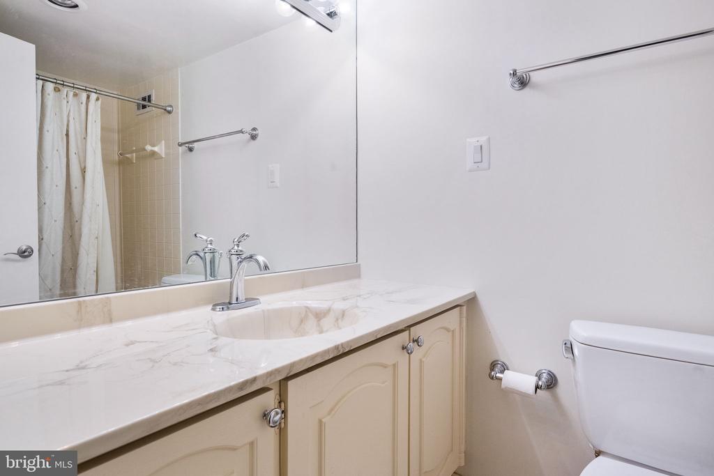 5225 POOKS HILL ROAD Unit: 1004S