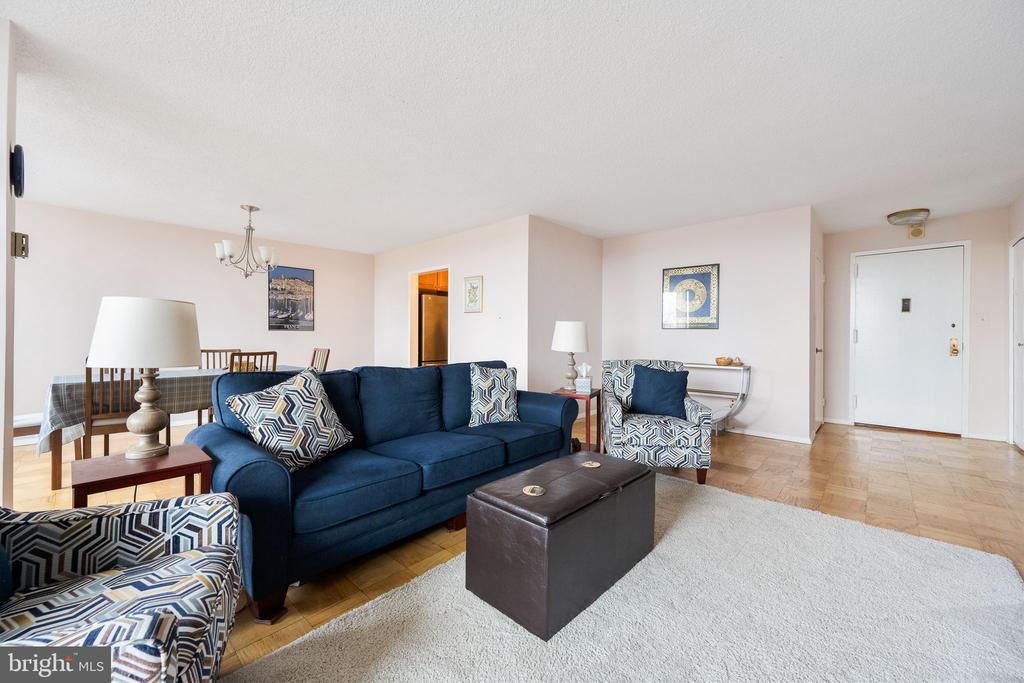5225 POOKS HILL ROAD Unit: 1004S