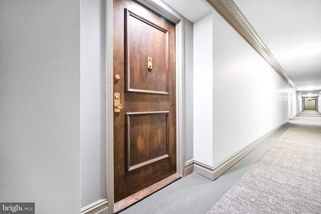 5225 POOKS HILL ROAD Unit: 1004S