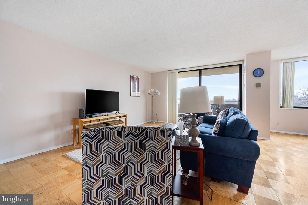 5225 POOKS HILL ROAD Unit: 1004S