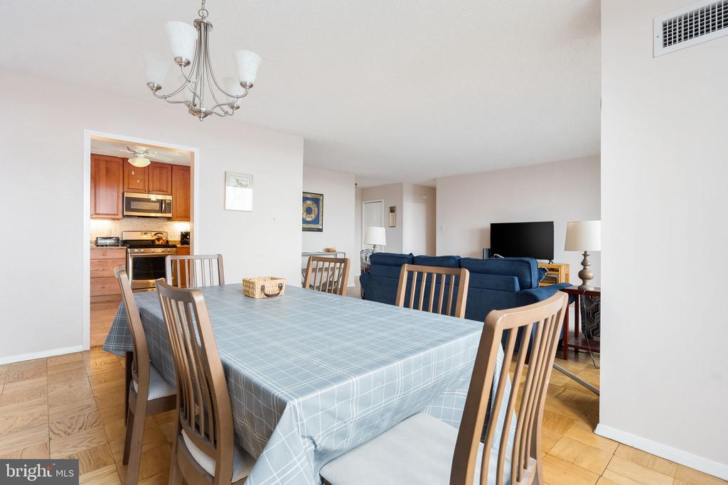 5225 POOKS HILL ROAD Unit: 1004S