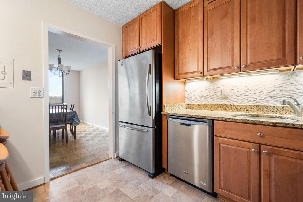 5225 POOKS HILL ROAD Unit: 1004S