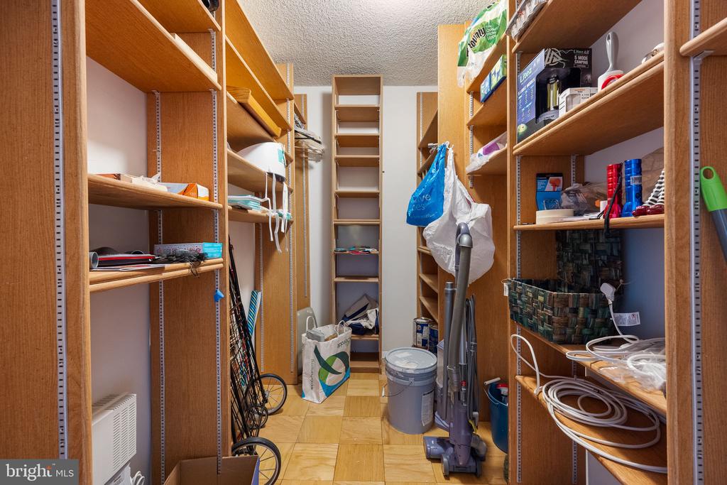 5225 POOKS HILL ROAD Unit: 1004S