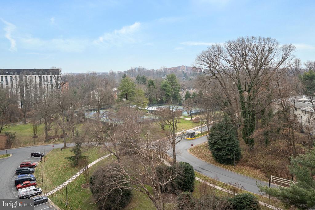 5225 POOKS HILL ROAD Unit: 1004S