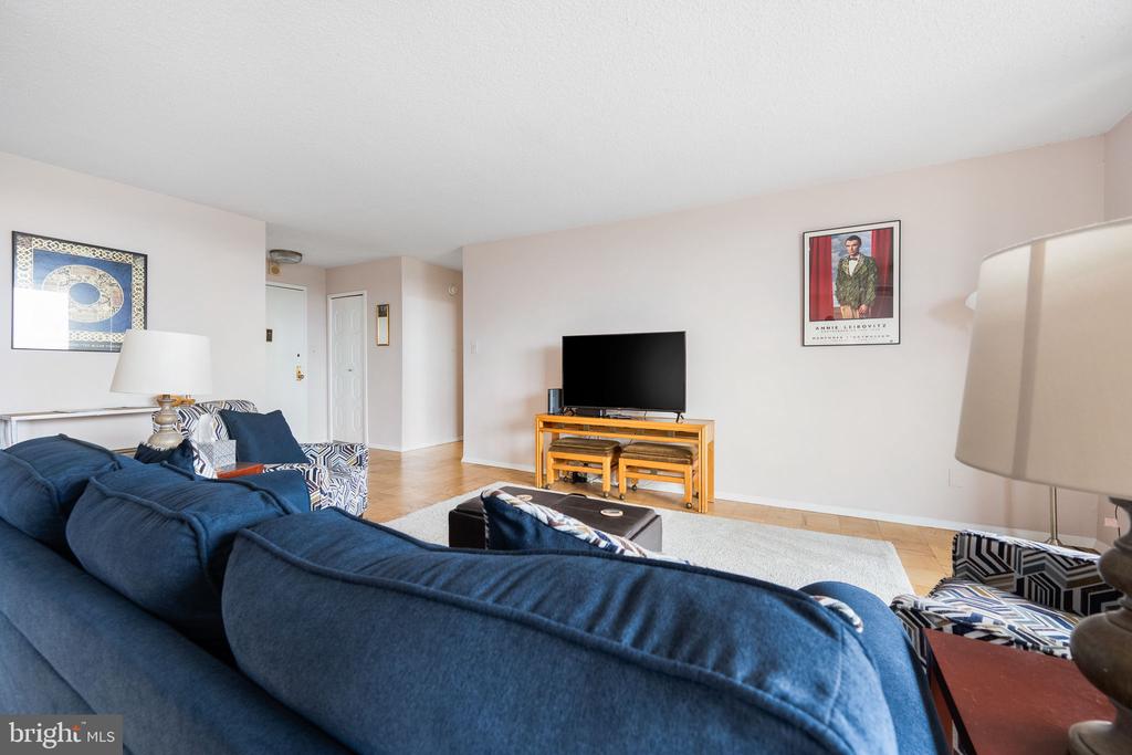 5225 POOKS HILL ROAD Unit: 1004S