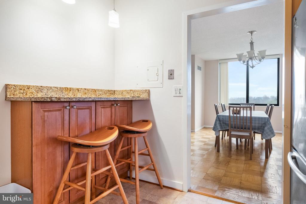 5225 POOKS HILL ROAD Unit: 1004S