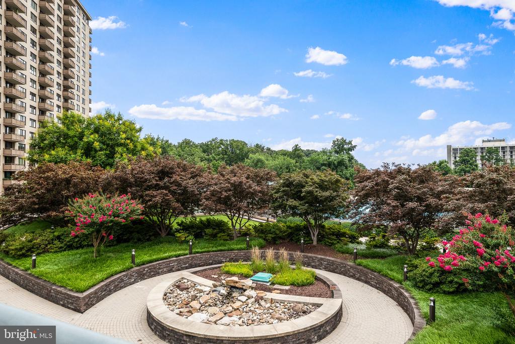 5225 POOKS HILL ROAD Unit: 1004S