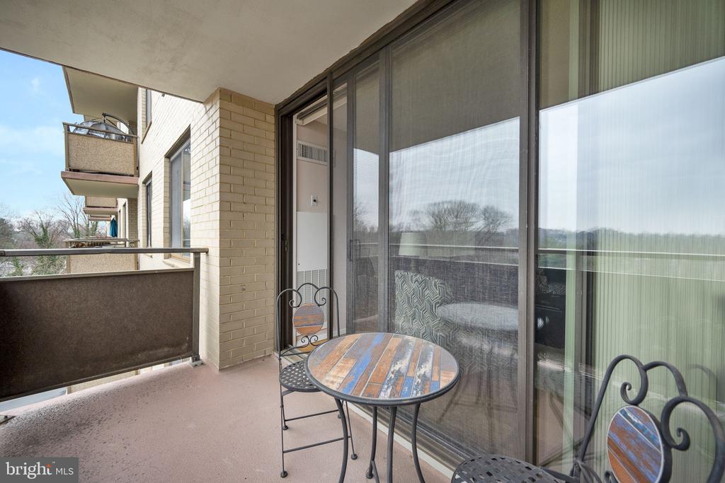5225 POOKS HILL ROAD Unit: 1004S