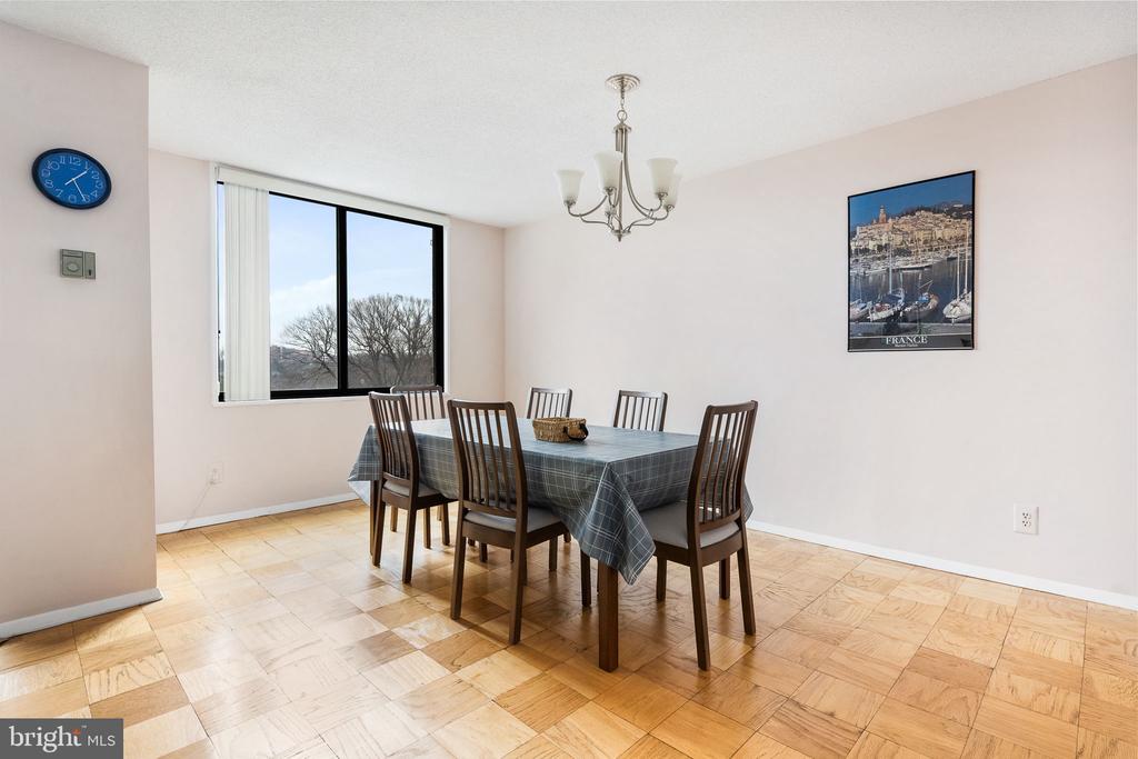 5225 POOKS HILL ROAD Unit: 1004S