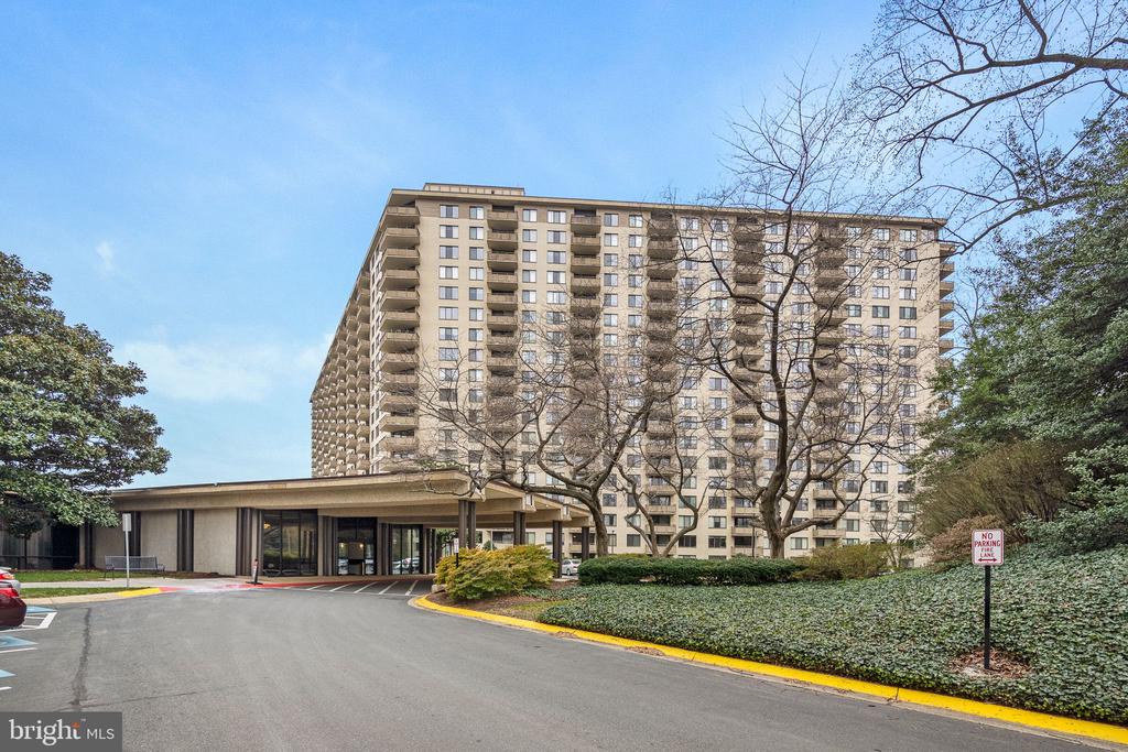 5225 POOKS HILL ROAD Unit: 1004S