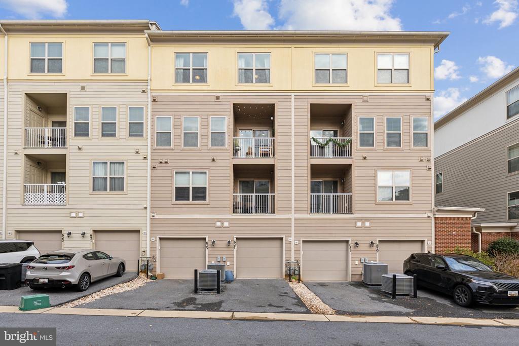 627 DIAMONDBACK DRIVE Unit: 15-B