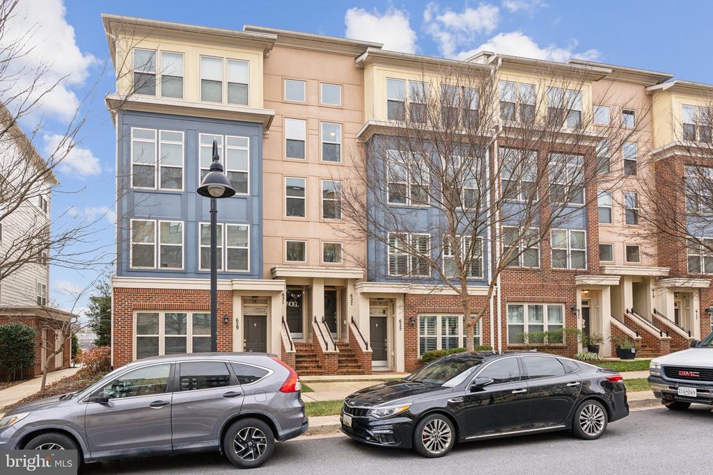 627 DIAMONDBACK DRIVE Unit: 15-B