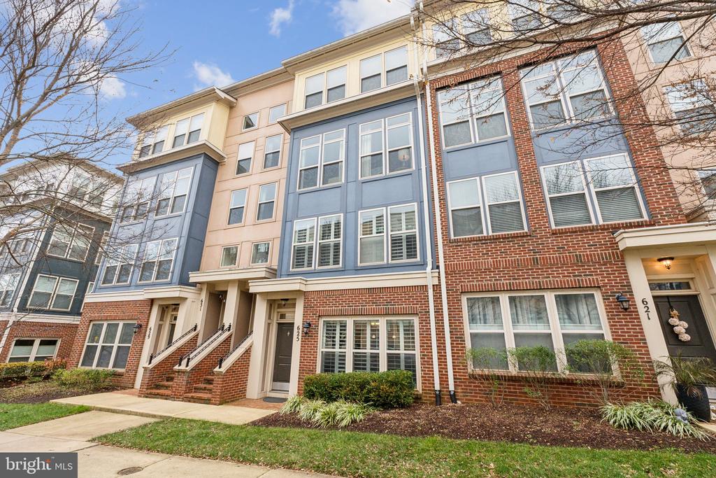 627 DIAMONDBACK DRIVE Unit: 15-B
