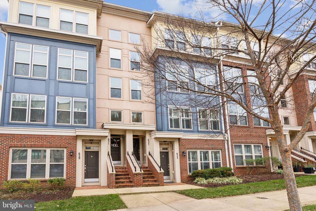 627 DIAMONDBACK DRIVE Unit: 15-B