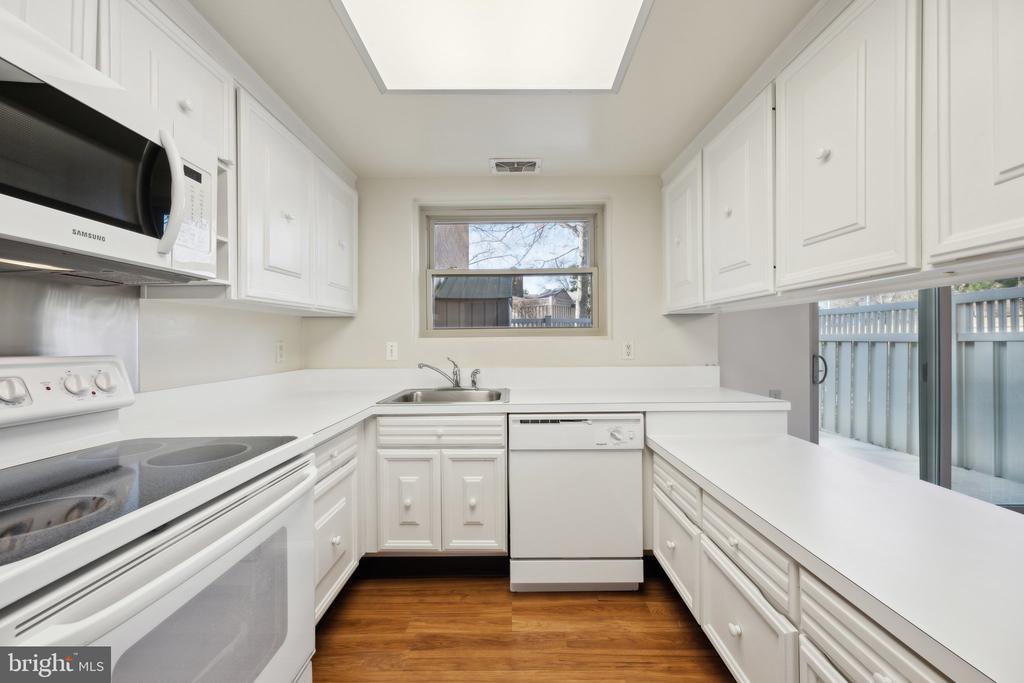 3366 CHISWICK COURT Unit: 54-B