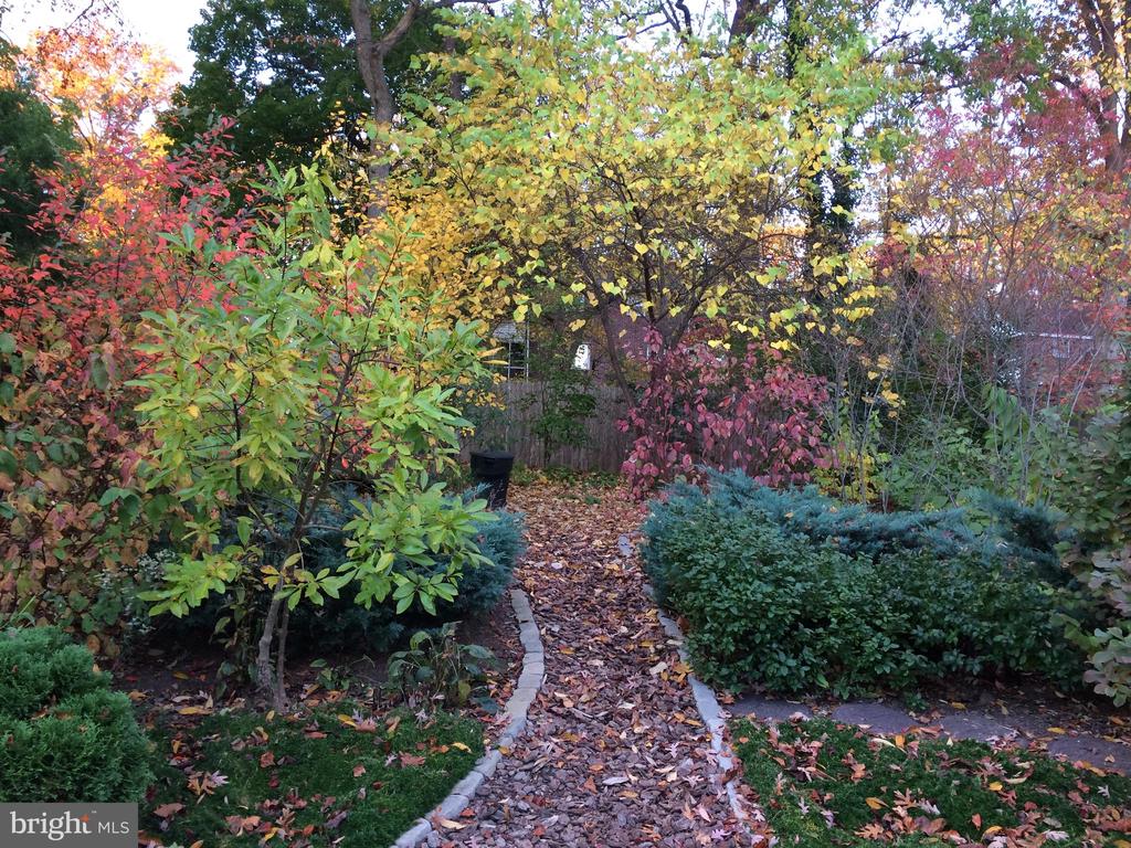 9016 WALDEN ROAD