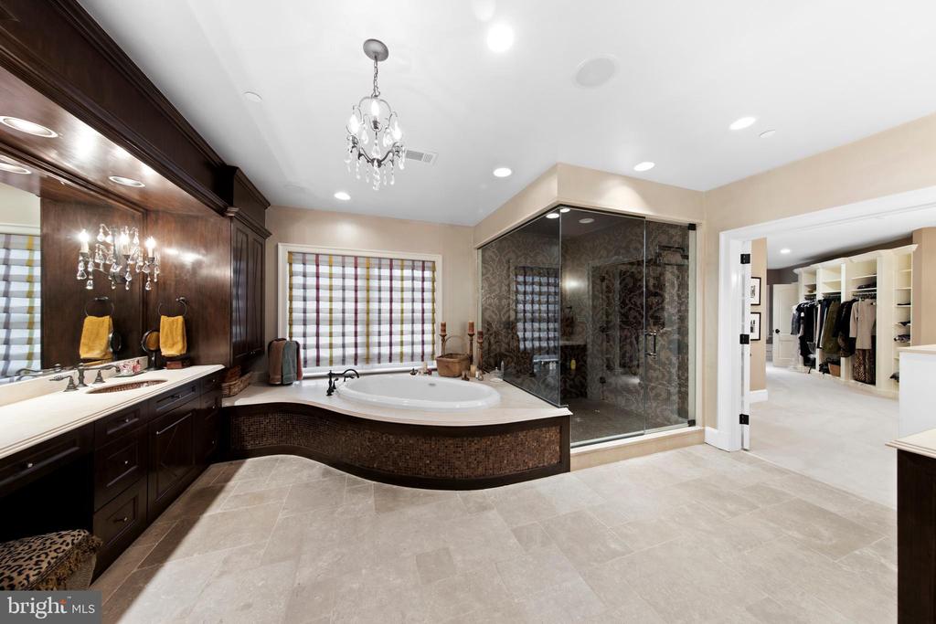 8609 COUNTRY CLUB DRIVE