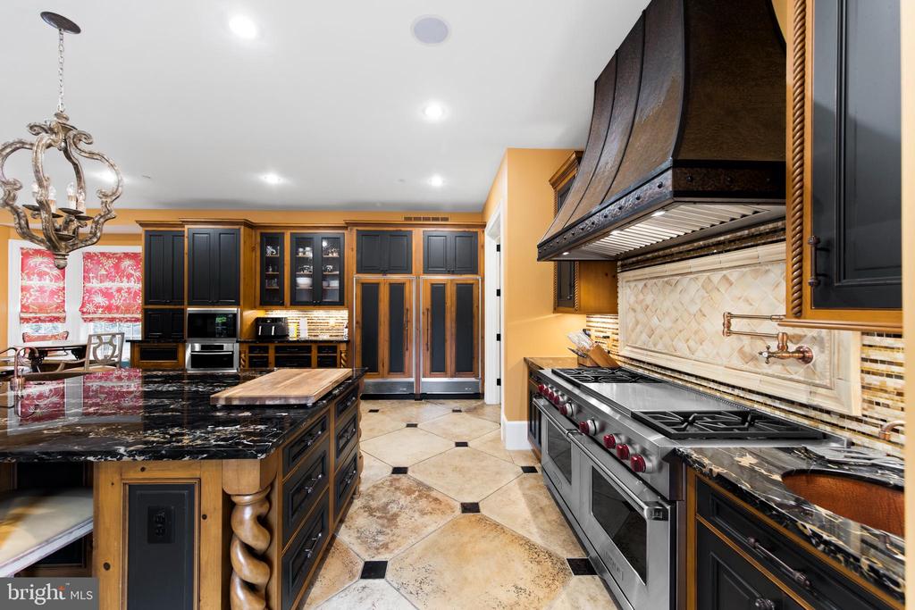 8609 COUNTRY CLUB DRIVE