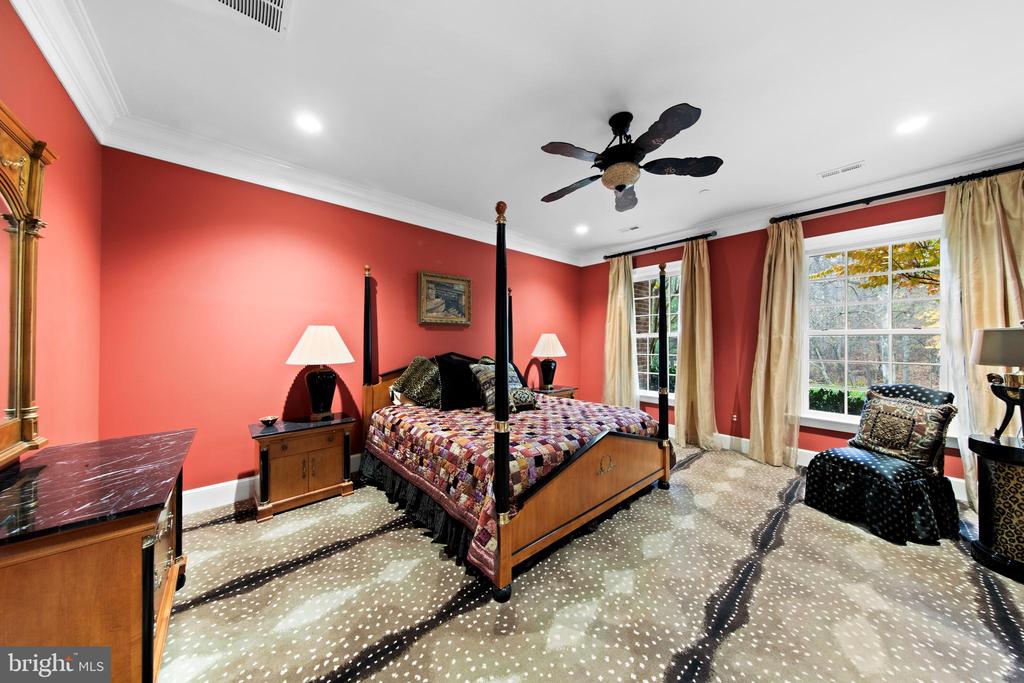8609 COUNTRY CLUB DRIVE