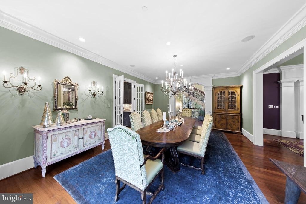 8609 COUNTRY CLUB DRIVE