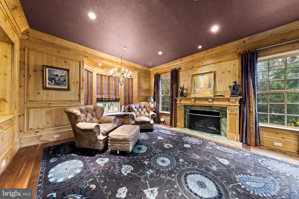 8609 COUNTRY CLUB DRIVE