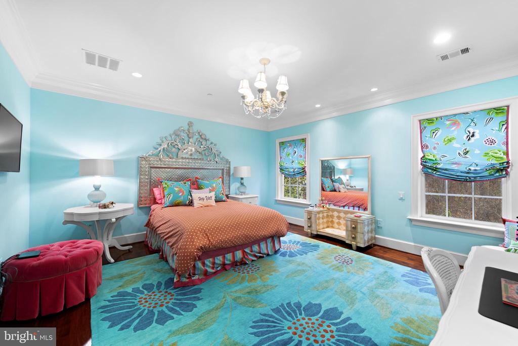 8609 COUNTRY CLUB DRIVE