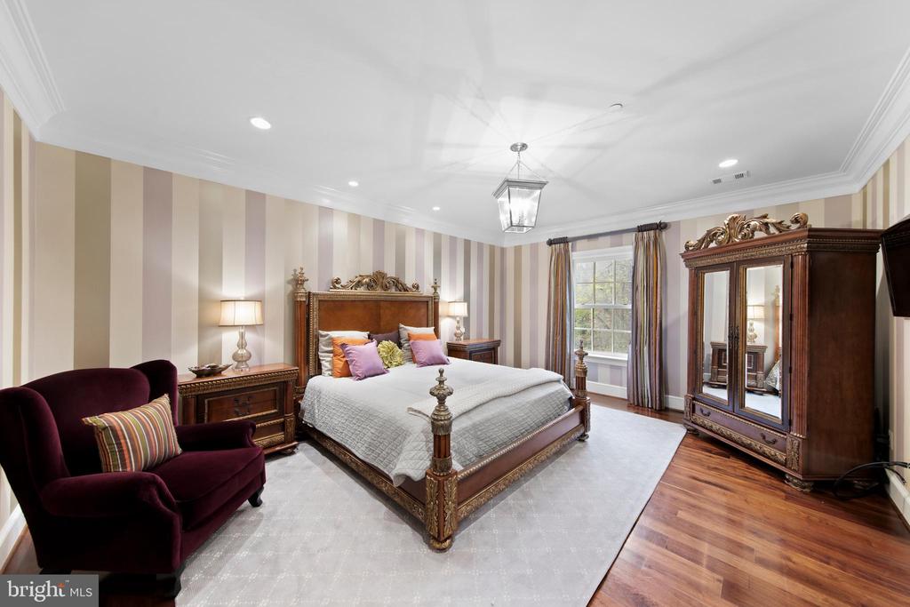 8609 COUNTRY CLUB DRIVE