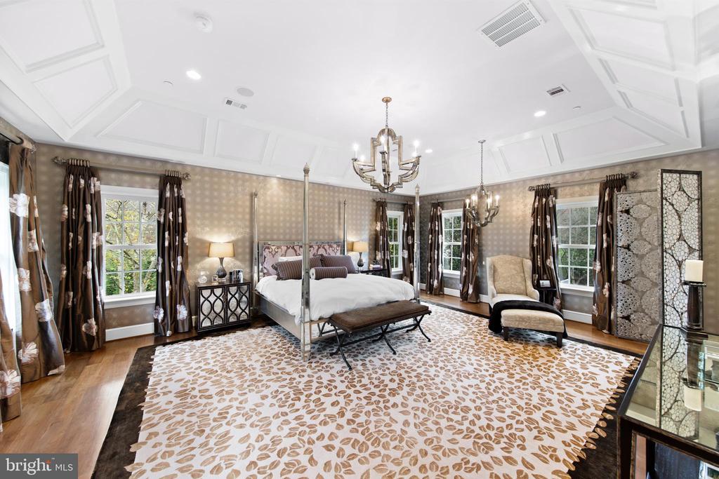 8609 COUNTRY CLUB DRIVE