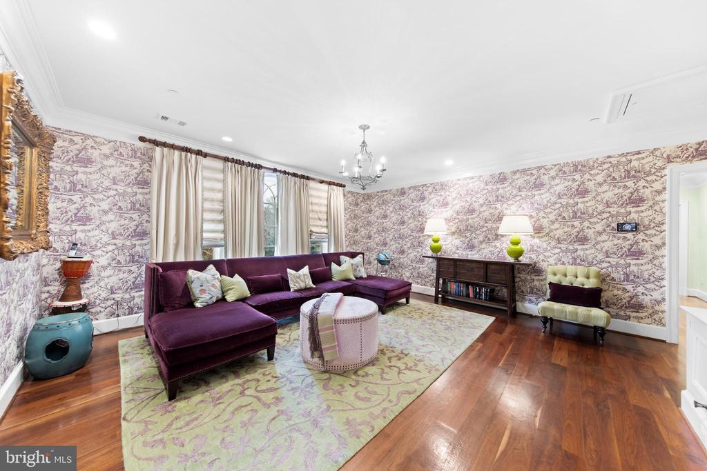 8609 COUNTRY CLUB DRIVE
