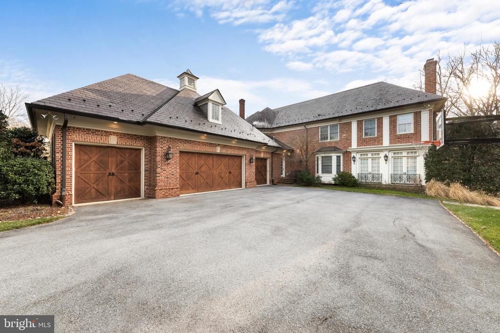 8609 COUNTRY CLUB DRIVE